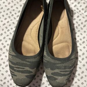 Old Navy Camouflage Flats - Black and Gray